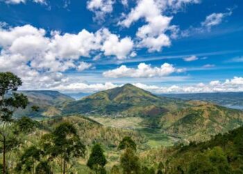 Puncak Gunung Pusuk Buhit.