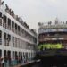 Jelang Idulfitri pada Kamis, Arus Mudik di Bangladesh Terus Berlanjut 2 Kapal feri yang dipenuhi masyarakat yang pulang kampung terlihat di Terminal Peluncuran Sadarghat di Dhaka, Bangladesh, 8 April 2024.