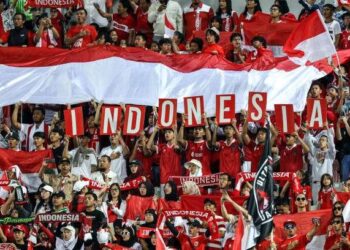 Penonton Timnas Indonesia U-23 saat bertanding lawan Yordania, di Stadion Abdullah bin Khalifa, Doha, Minggu (21/4/2024) malam WIB.