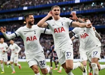 Para pemain Tottenham Hotspur, pada laga kontra Nottingham Forest.