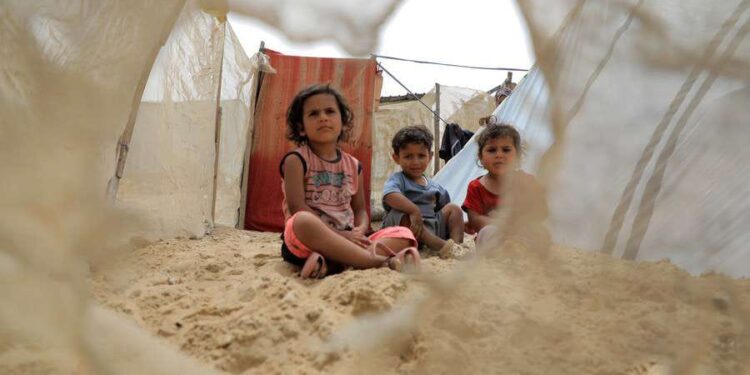 Kondisi Sanitasi Buruk Dialami 150.000 Lebih Ibu Hamil di Gaza 1 Sekitar 110.000 orang telah meninggalkan Rafah untuk menyelamatkan diri, saat pengeboman Israel semakin intens di kota itu.