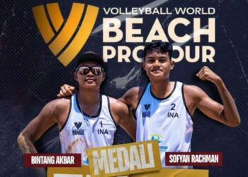 Dua atlet voli pantai Indonesia Bintang Akbar dan berhasil mencetak sejarah baru dengan menjuarai ajang Volleyball World Beach Pro Tour 2024, di Qingshan, Wuhan, China, Minggu (19/5/2024).