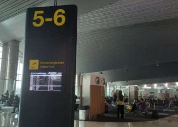 Bandara Sam Ratulangi, Manado.