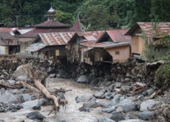 Sejumlah rumah hancur akibat banjir bandang sepekan lalu di kawasan Lembah Anai, Tanah Datar, Sumatera Barat, Sabtu (18/5/2024).