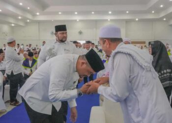 Bobby Nasution melepas 2.482 calhaj asal Kota Medan, Kamis (9/5/2024), di Gelanggang Mahasiswa UINSU.