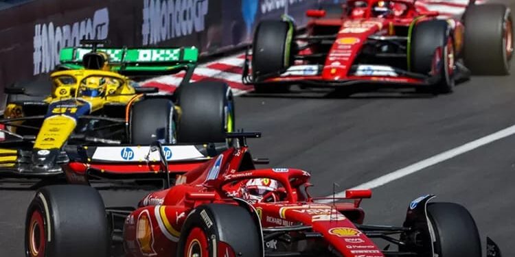 Charles Lecrerc Menangi Balapan Pertama di GP Monako 1 Pembalap Ferrari asal Monegasque Charles Leclerc merayakan bersama rekan satu timnya usai menjuarai Grand Prix F1 Monaco, Minggu (26/5/2024) di Circuit de Monaco.