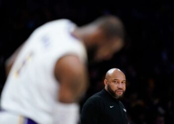 Los Angeles Lakers memecat pelatih kepala Darvin Ham.