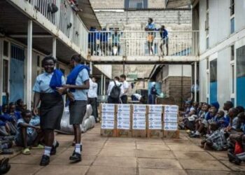 Donasi dari China Road and Bridge Corporation (CRBC) di MCEDO-Beijing School di Mathare, Nairobi, Kenya.