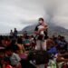 Erupsi Gunung Ruang, 5.687 Warga Dievakuasi Keluar Tagulandang 2 Evakuasi korban erupsi Gunung Ruang.