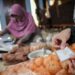 Pemerintah Undur Kewajiban Sertifikasi Halal Produk UMK ke Oktober 2026 2 Ilustrasi pelaku usaha mikro dan kecil.