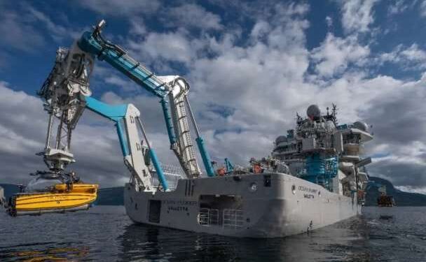 BMKG Siapkan Investigasi Fenomena Kegempaan Zona Megatrust di RI 1 Kapal riset OceanXplorer menurunkan kapal selam untuk meneliti perairan.
