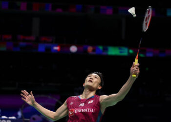 Pebulu tangkis putra Jepang, Kento Momota.