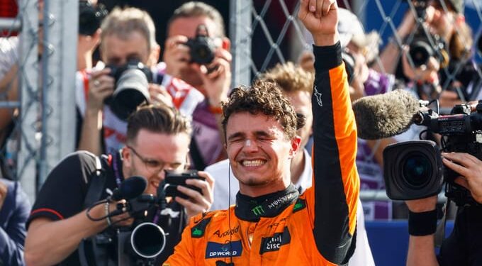 Kalahkan Verstappen di Miami, Norris Rengkuh Kemenangan F1 Pertama 1 Pemenang balapan di GP Miami 2024, di Miami International Autodrome, Florida, Lando Norris.