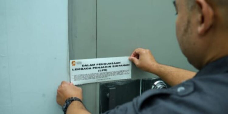 Izin Dicabut, LPS Siap Bayar Klaim Simpanan Nasabah BPR Jepara Artha 1 LPS siapkan proses pembayaran klaim penjaminan simpanan dan pelaksanaan likuidasi BPR Jepara Artha.