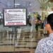 Nunggak Pajak Rp250 Miliar Lebih, Mall Center Point Disegel 2 Stiker segel di pintu masuk Mall Centre Point yang dilakukan Pemko Medan.