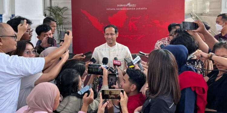 Mendikbudristek Resmi Batalkan Kenaikan UKT 1 Mendikbudristek, Nadiem Anwar Makarim, saat memberikan keterangan kepada media, setelah bertemu Presiden Joko Widodo di Istana Merdeka, Jakarta, Senin (27/5/2024).