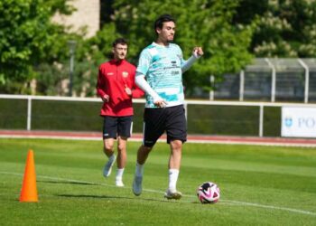 Pemain Timnas Indonesia U-23, Nathan Tjoe-A-On dan Ivar Jenner, sedang berlatih, di Stade de Lagrange, Prancis.