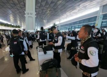 Sejumlah PPIH hendak berangkat ke Arab Saudi melalui Bandara Internasional Soekarno-Hatta, Tangerang, Rabu (8/5/2024).