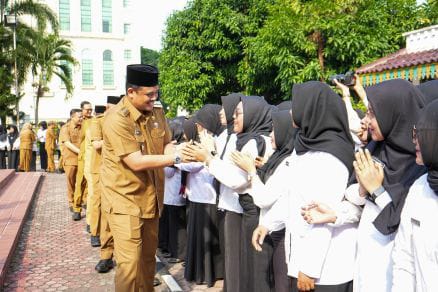 Bobby Nasution Lantik 679 PPPK Pemko Medan 1 Pelantikan PPPK di lingkungan Pemko Medan, Senin (27/5/2024).