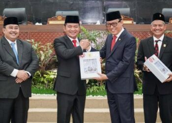 Penyerahan LHP BPK RI di Ruang Rapat Paripurna DPRD Sumut, Jalan Imam Bonjol Nomor 5, Medan, Senin (27/5/2024).