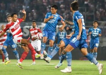 Persib Bandung memastikan gelar Juara Liga 1 usai menang 3-1 atas Madura United.