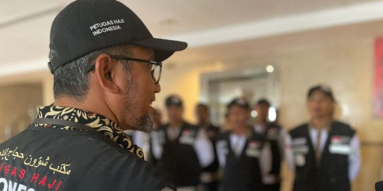 Perkuat Layanan Jemaah, Daker Bandara Terima 14 Petugas Haji Tambahan 1 Apel penerimaan kesiapan petugas tambahan Daker Bandara, di Jeddah (30/5/2024).