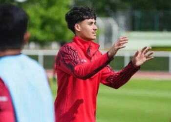 Pemain Timnas Indonesia U-23, Rafael Struick, sedang berlatih, di Stade de Lagrange, Prancis.