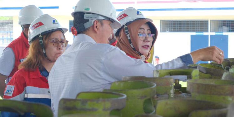 Uji Berat Tabung LPG 3 Kg, Pertamina Sidak SPBE di Medan dan Deli Serdang 1 Pertamina Patra Niaga Regional Sumbagut dan Pemprov Sumut Sidak Lapangan ke dua titik Stasiun Pengisian Bulk Elpiji (SPBE) terbesar di wilayah Medan dan Deli Serdang.