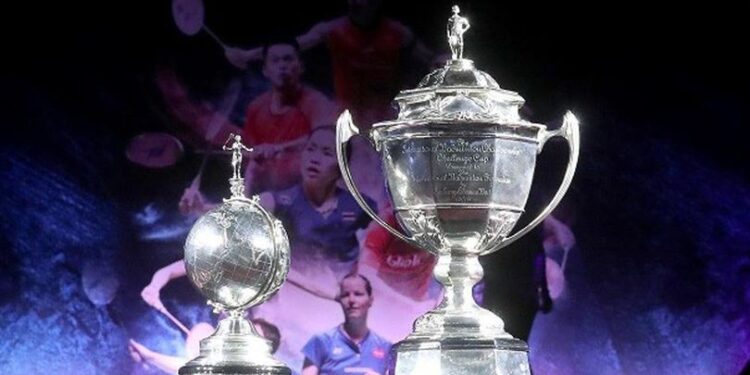 Trofi Thomas Cup dan Uber Cup.