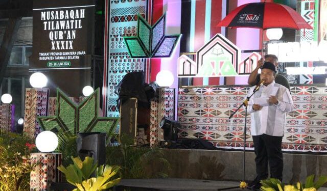 Bupati Tapsel, Dolly Pasaribu.