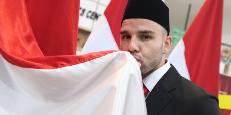 Calvin Verdonk Resmi Jadi WNI 1 Calvin Verdonk resmi menjadi WNI setelah melalui proses naturalisasi yang lengkap.