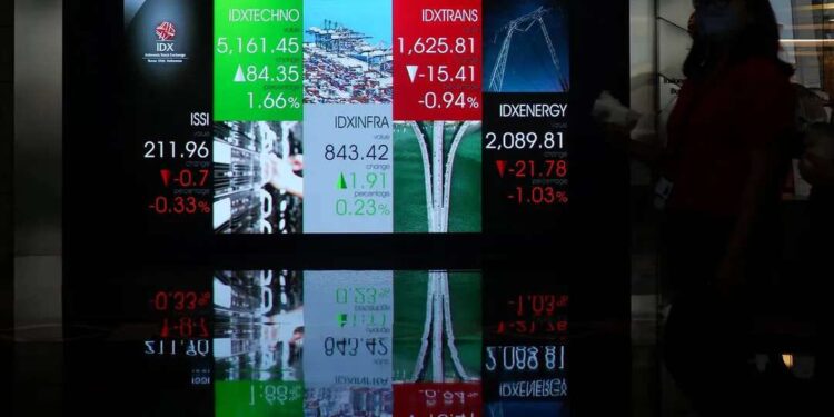 IHSG dan Emas Kompak Melemah, Rupiah Menguat Tipis 1 Ilustrasi perdagangan saham.