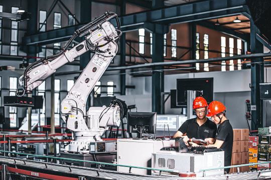 Industri Pengolahan Bertahan di Tengah Tekanan Ekonomi Global 1 Aktivitas di salah satu industri pengolahan.