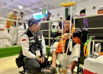 Jemaah haji Indonesia bersiap di paviliun Bandara Jeddah.