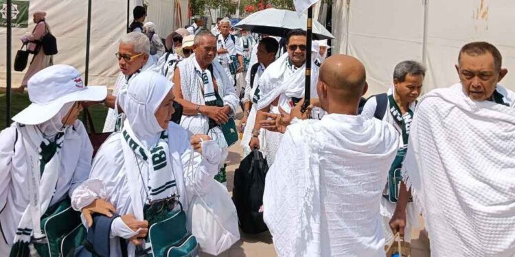 Puncak Haji, Seluruh Jemaah Haji Laksanakan Wukuf di Arafah 1 Jemaah haji Indonesia tiba di Arafah.