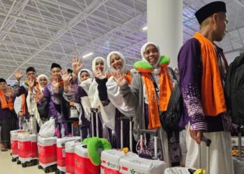 Jemaah haji Indonesia bersiap di paviliun Bandara Jeddah.