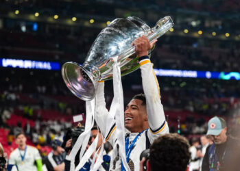 Jude Bellingham menutup musim perdananya di Real Madrid dengan trofi Liga Champions.