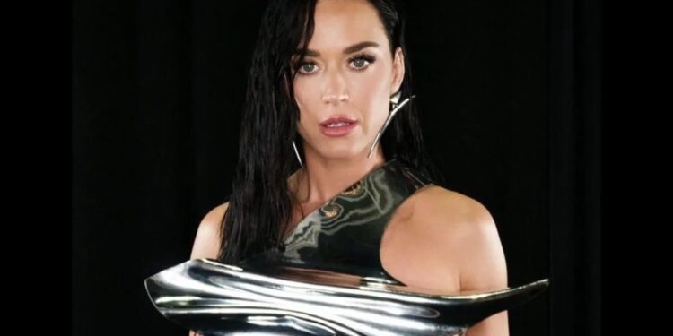 Single Baru Katy Perry "Woman's World" Rilis 11 Juli 1 Penyanyi Katy Perry.