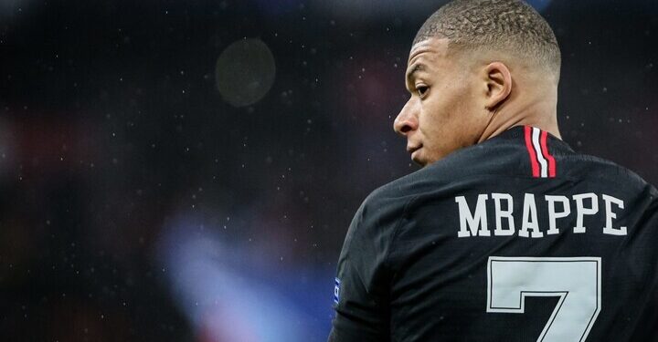 Mbappe Resmi Bergabung ke Real Madrid 1 Penyerang Paris Saint-Germain (PSG), Kylian Mbappe resmi bergabung ke Real Madrid.