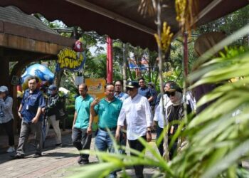 Menhub, Budi Karya Sumadi, melakukan kunjungan ke Saloka Theme Park, Kabupaten Semarang.