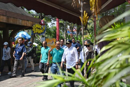 Masuki Libur Sekolah, Menhub Ingatkan Masyarakat Gunakan Bus Laik Jalan 1 Menhub, Budi Karya Sumadi, melakukan kunjungan ke Saloka Theme Park, Kabupaten Semarang.