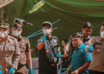 Bea Cukai Tanjungpinang memusnahkan barang milik negara (BMN) hasil penindakan kepabeanan dan cukai.