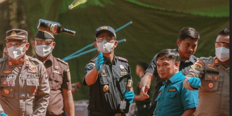 Bea Cukai Tanjungpinang memusnahkan barang milik negara (BMN) hasil penindakan kepabeanan dan cukai.
