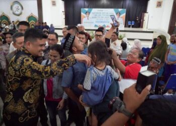 Para penyandang disabilitas dan lansia yang menerima BST.