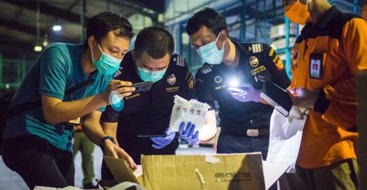 Optimalkan Rush Handling, Pemerintah Tambah 3 Kategori Barang Impor 1 Proses pelayanan segera (rush handling) atas barang impor tertentu dengan karakteristik peka waktu dan kondisi.