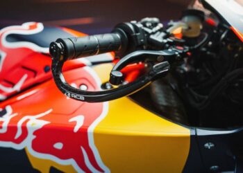 Enea Bastianini dan Maverick Vinales akan memperkuat Red Bull KTM Tech3 di MotoGP 2025.