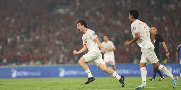 Kerja Keras Pemain Kunci Sukses Indonesia Lolos ke Putaran Ketiga 1 Thom Haye mencetak gol saat Indonesia menghadapi Filipina di Stadion Gelora Bung Karno, Selasa (11/6/2024) malam WIB.