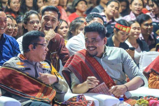Bobby Apresiasi Pesta Gondang Naposo, Kenalkan Adat Istiadat di Era Modern 1 Wali Kota Medan, Bobby Nasution, pada Pesta Gondang Naposo dalam rangka HUT Bhayangkara ke-78, di Taman Tugu Pahlawan Sisingamangaraja, Kecamatan Medan Kota, Sabtu (29/6/24) malam.