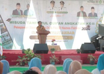 Bupati Sergai, H Darma Wijaya, saat menghadiri Wisuda Tahfidz Quran angkatan ke-2 dan Pelepasan Kelas IX SMP IT Dewani Akbar bertempat di Desa Paya Lombang Kecamatan Tebing Tinggi.
