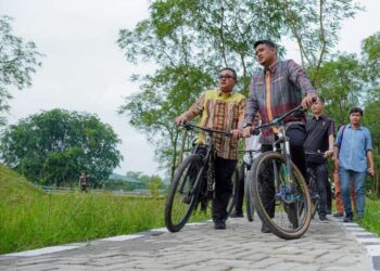 Wali Kota Medan, Bobby Nasution, meninjau revitalisasi Taman Cadika Jalan Karya Wisata Medan.